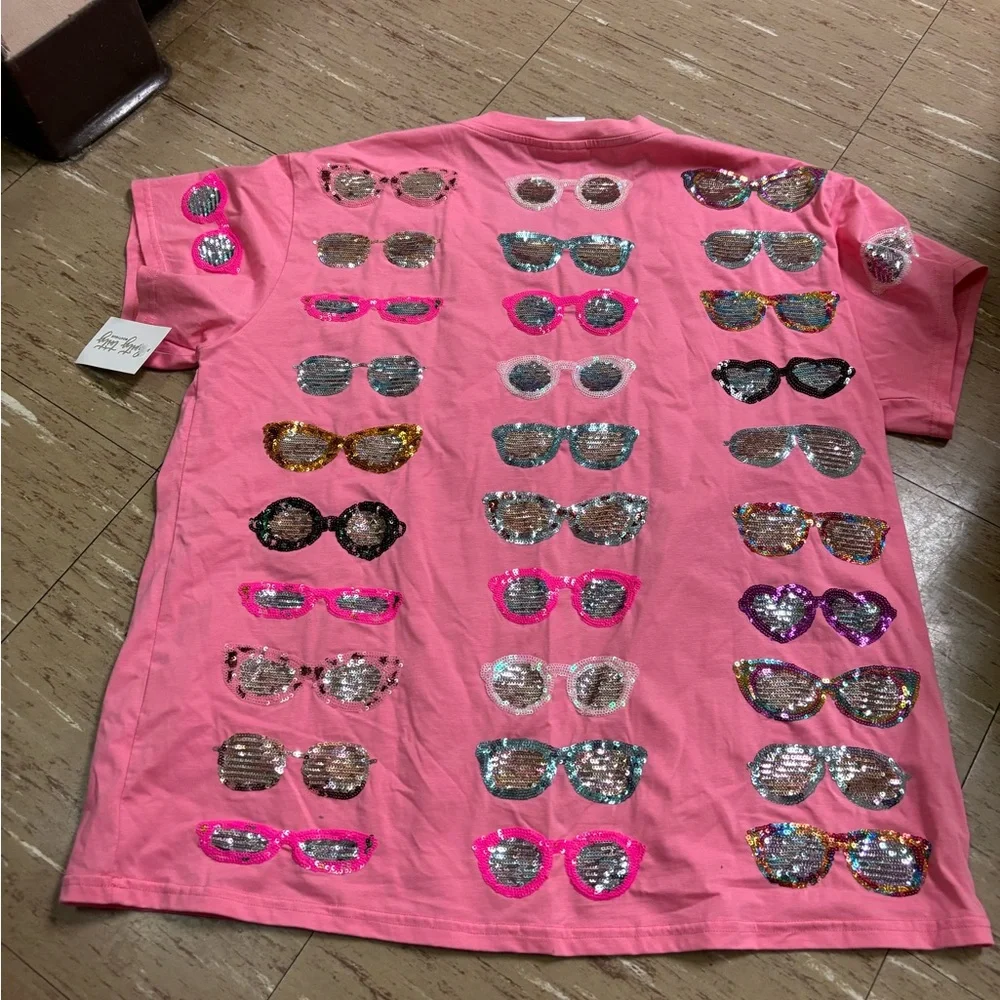 QUEEN OF SPARKLES Pink Short Sleeve Tee with Sequin Sunglasses - Picture 4 of 4